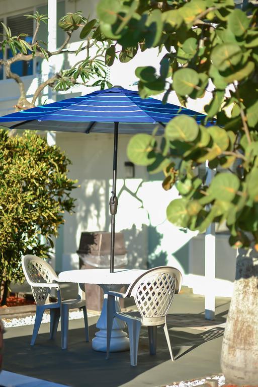 Regency Inn & Suites Sarasota Bagian luar foto