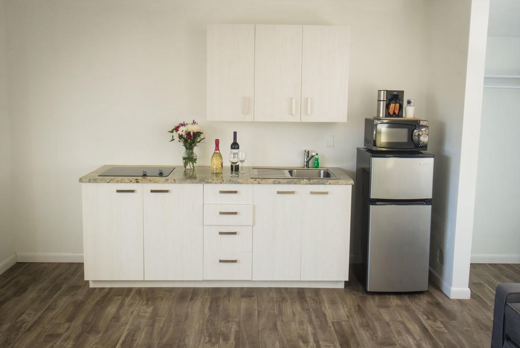 Regency Inn & Suites Sarasota Bagian luar foto