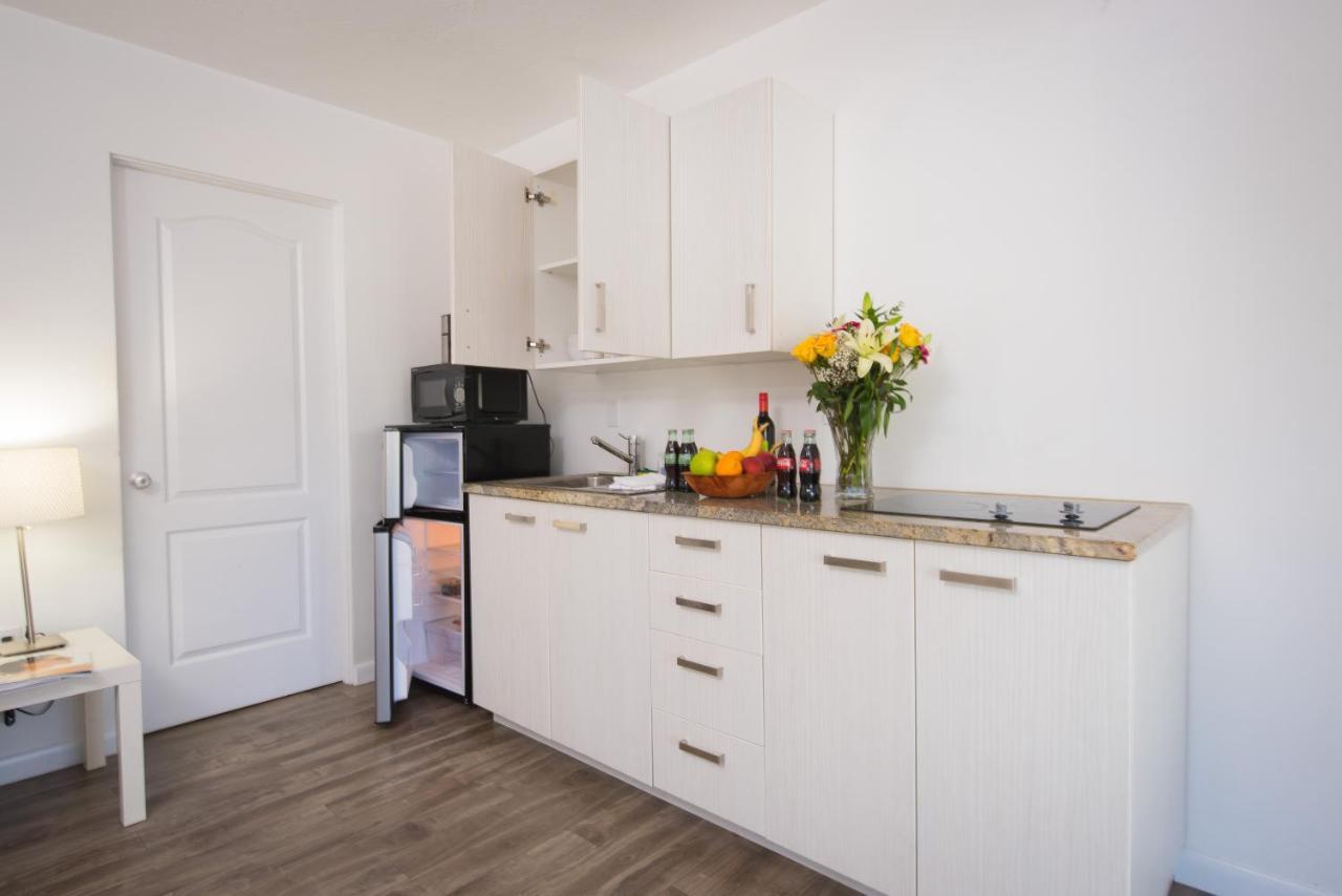 Regency Inn & Suites Sarasota Bagian luar foto