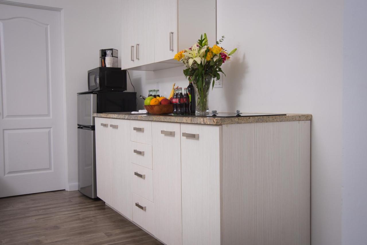 Regency Inn & Suites Sarasota Bagian luar foto
