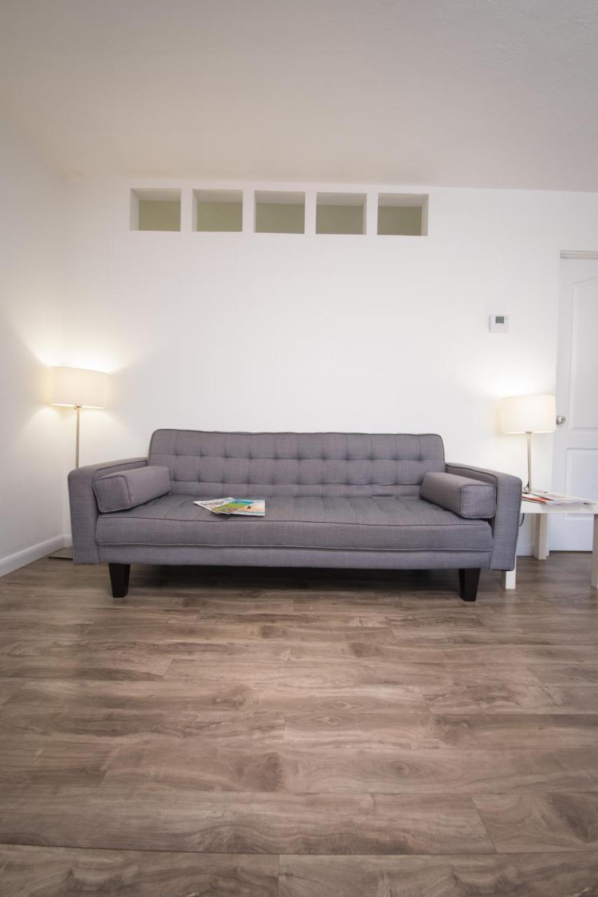 Regency Inn & Suites Sarasota Bagian luar foto